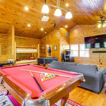 Cabin With Pool Access About 3 Mi To Downtown Gatlinburg Exterior photo