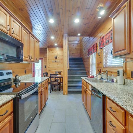 Cabin With Pool Access About 3 Mi To Downtown Gatlinburg Exterior photo