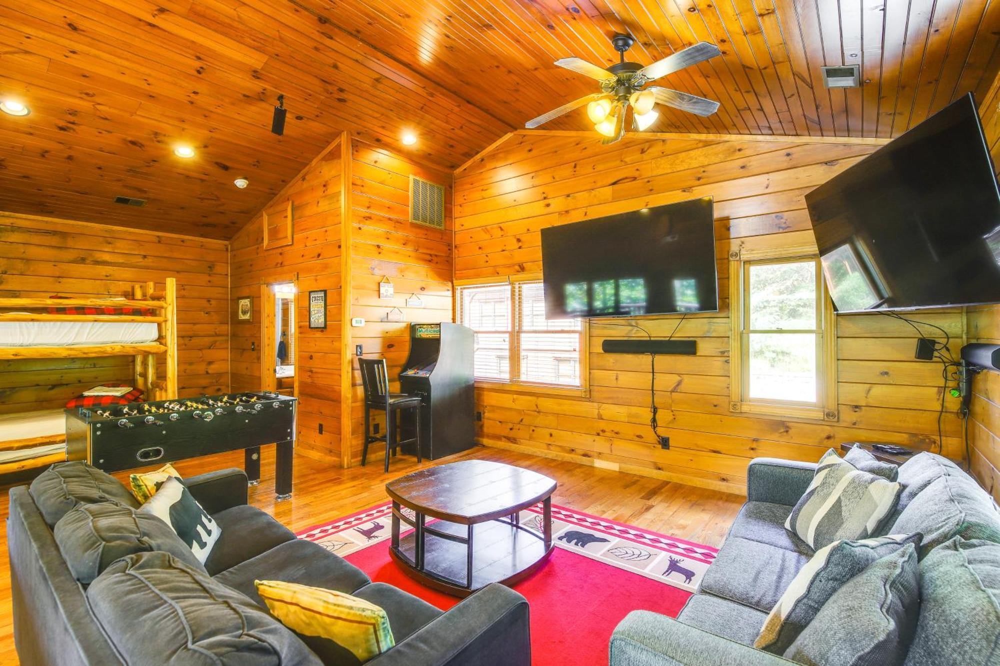 Cabin With Pool Access About 3 Mi To Downtown Gatlinburg Exterior photo