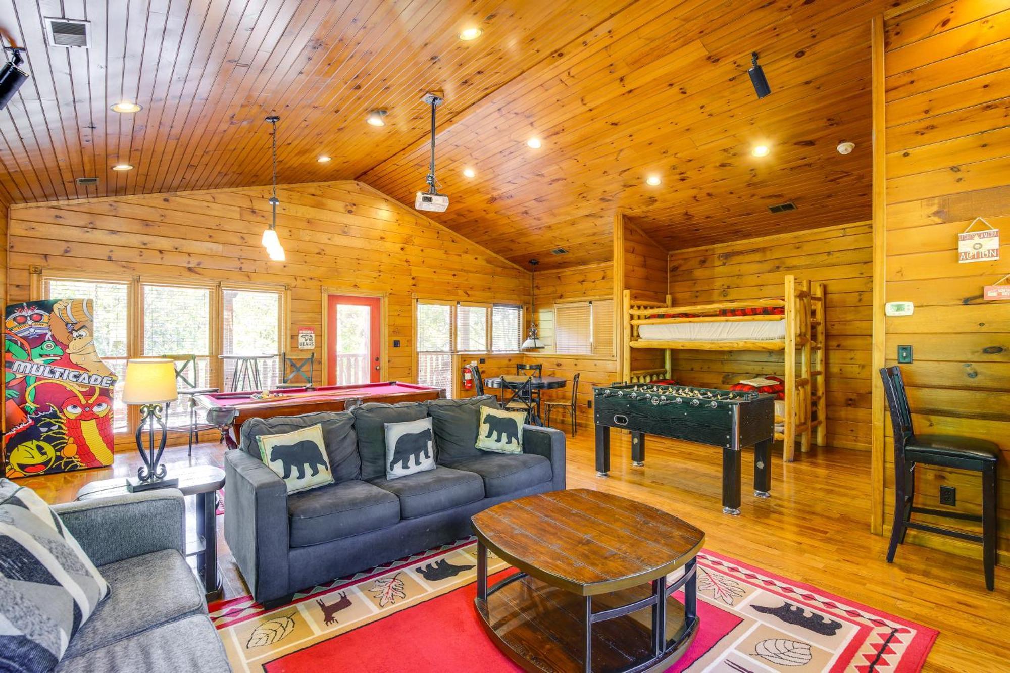 Cabin With Pool Access About 3 Mi To Downtown Gatlinburg Exterior photo