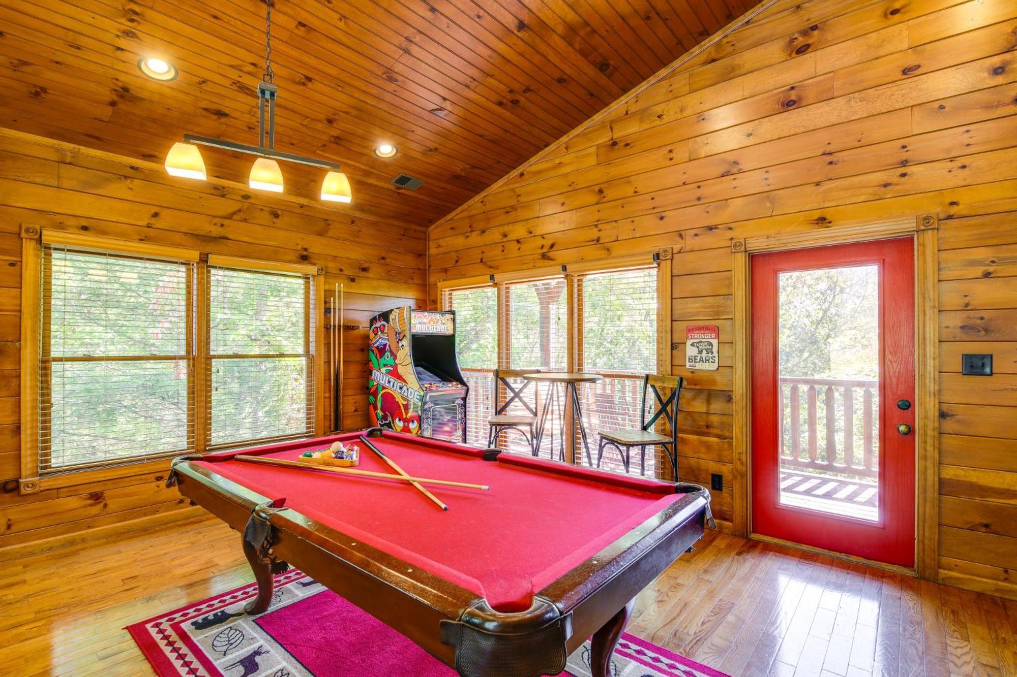 Cabin With Pool Access About 3 Mi To Downtown Gatlinburg Exterior photo