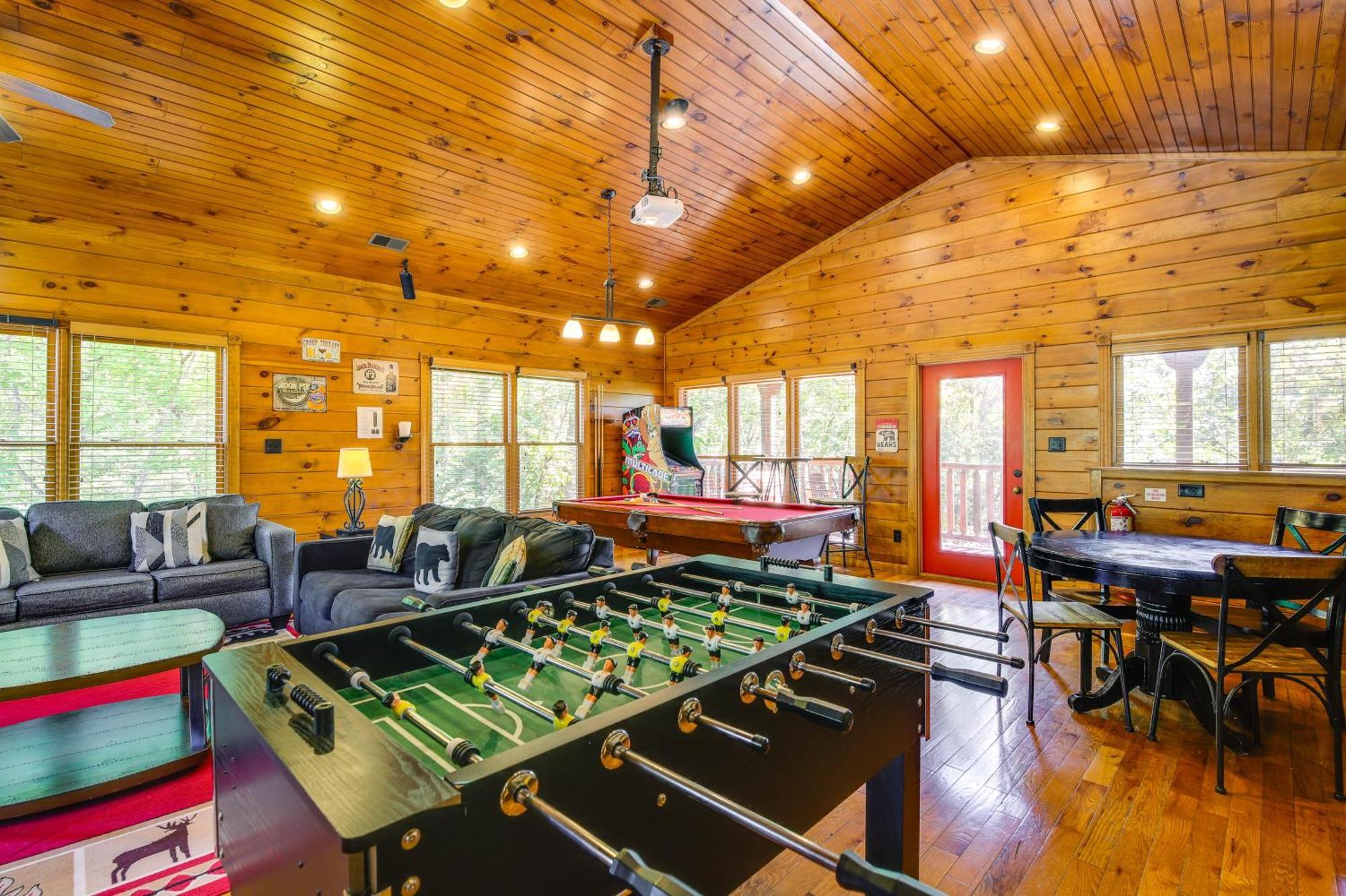Cabin With Pool Access About 3 Mi To Downtown Gatlinburg Exterior photo
