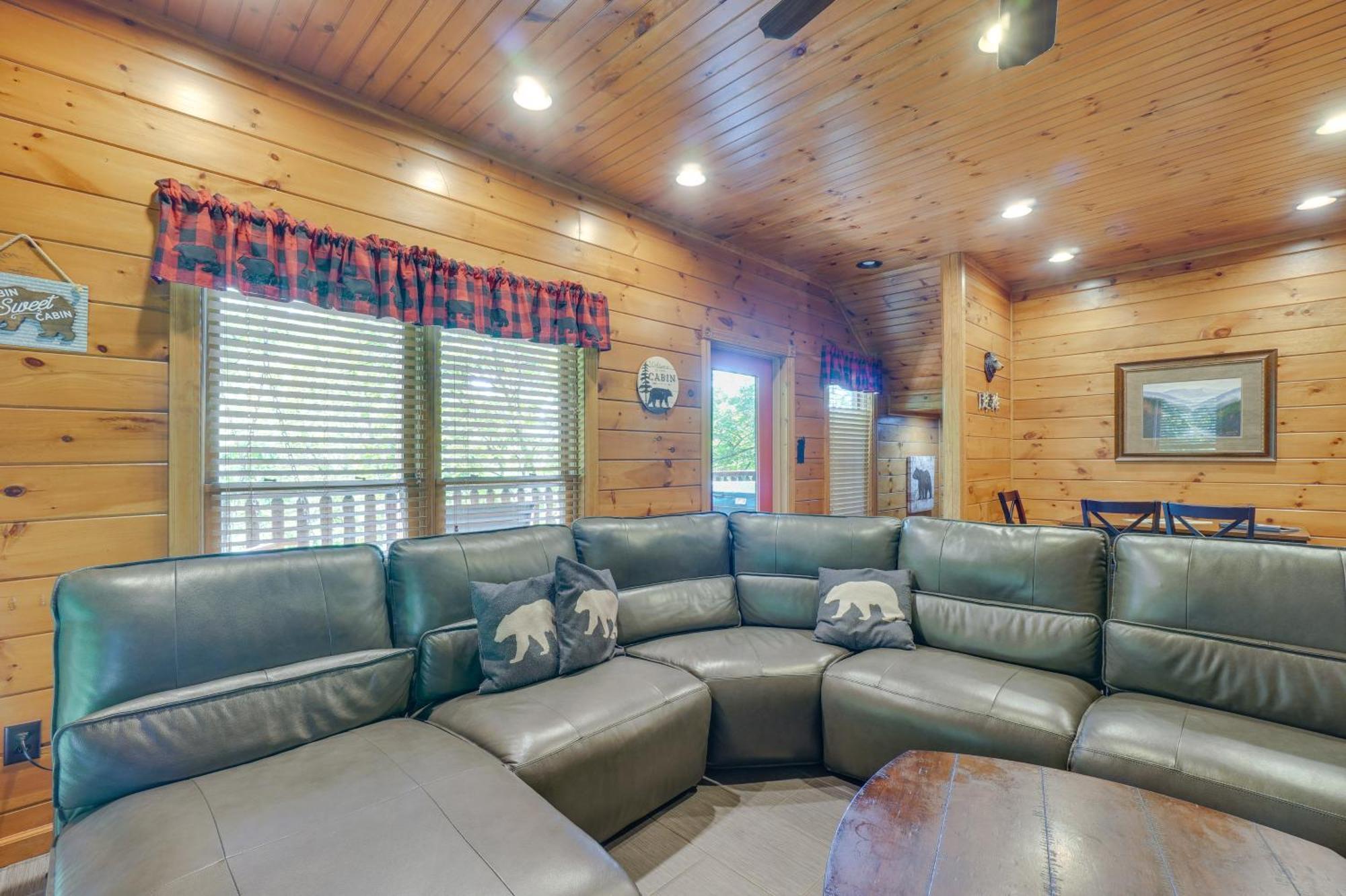Cabin With Pool Access About 3 Mi To Downtown Gatlinburg Exterior photo