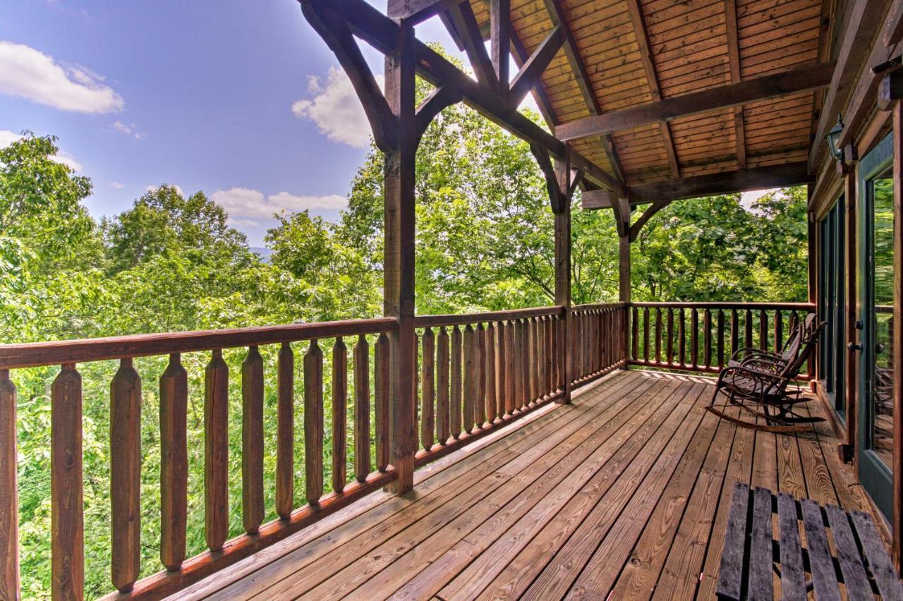 Cabin With Pool Access About 3 Mi To Downtown Gatlinburg Exterior photo