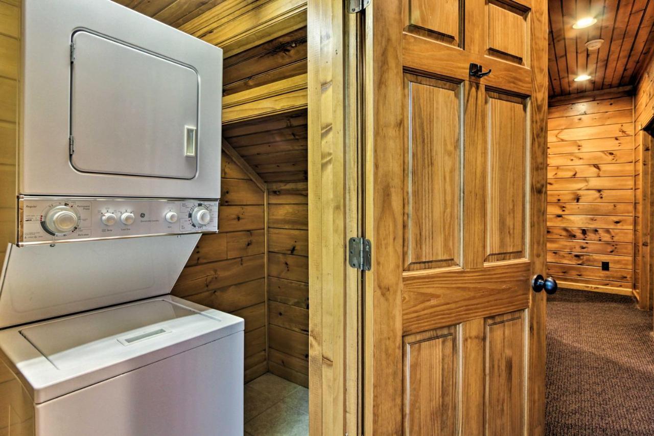 Cabin With Pool Access About 3 Mi To Downtown Gatlinburg Exterior photo