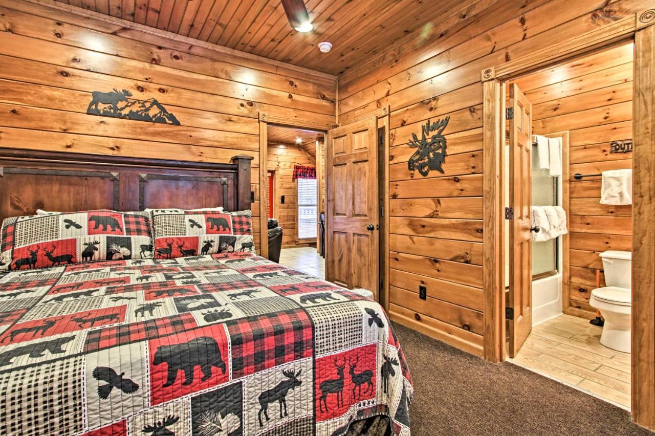 Cabin With Pool Access About 3 Mi To Downtown Gatlinburg Exterior photo