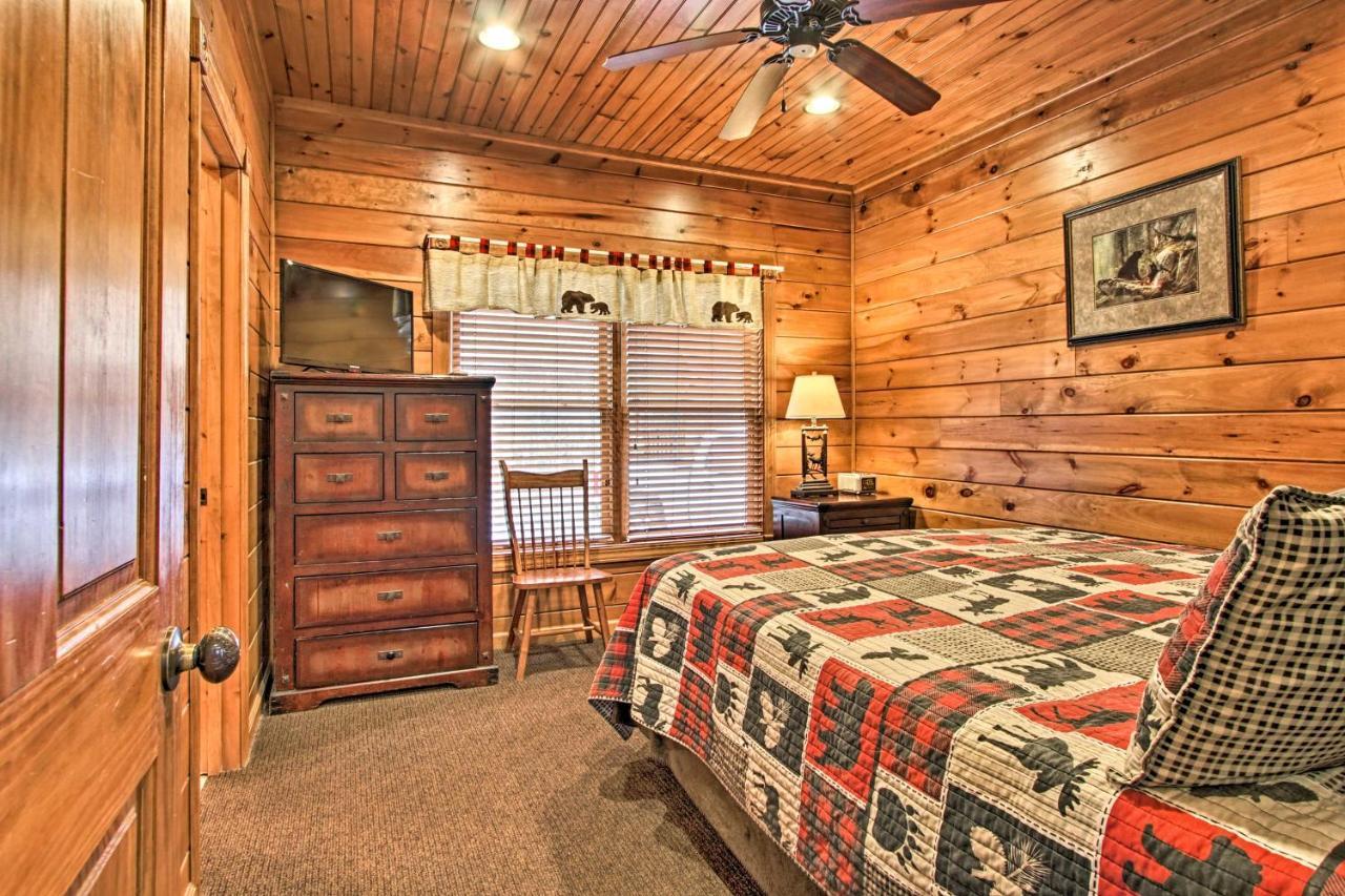 Cabin With Pool Access About 3 Mi To Downtown Gatlinburg Exterior photo