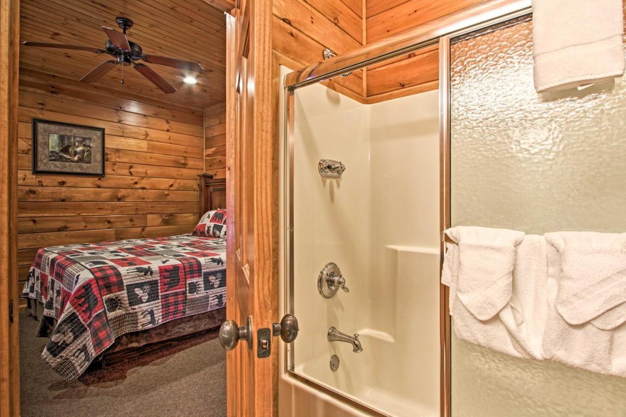 Cabin With Pool Access About 3 Mi To Downtown Gatlinburg Exterior photo