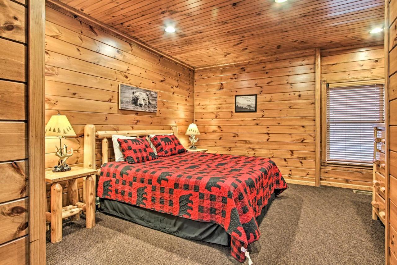 Cabin With Pool Access About 3 Mi To Downtown Gatlinburg Exterior photo