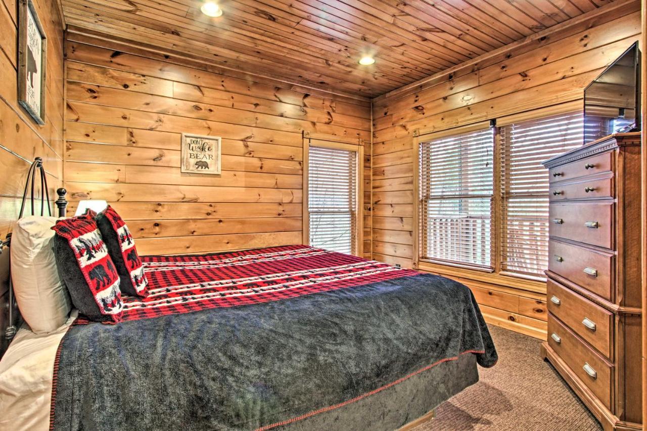 Cabin With Pool Access About 3 Mi To Downtown Gatlinburg Exterior photo